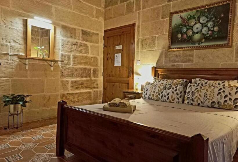 اتاق استاندارد با بالکن, Laremi Gozo B&b