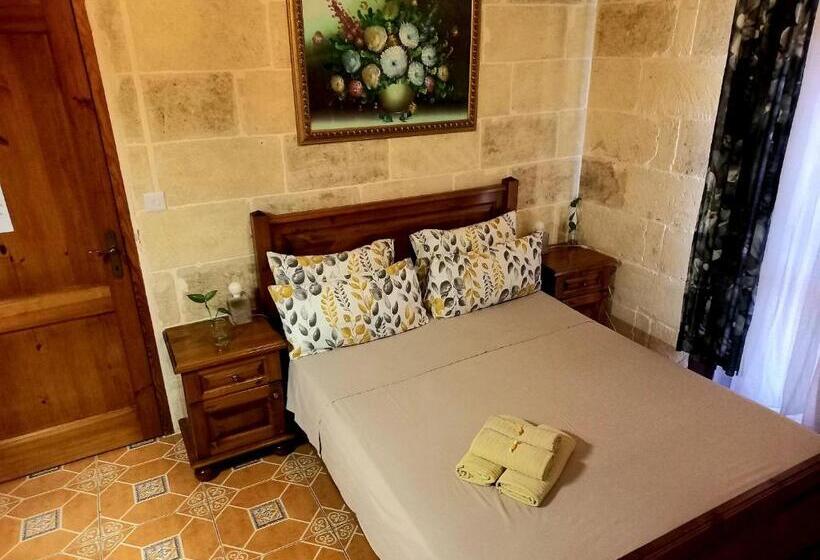 اتاق استاندارد با بالکن, Laremi Gozo B&b
