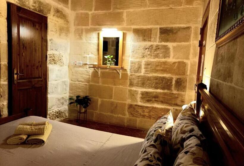 اتاق استاندارد با بالکن, Laremi Gozo B&b
