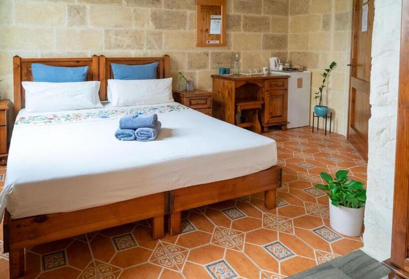 اتاق لوکس, Laremi Gozo B&b