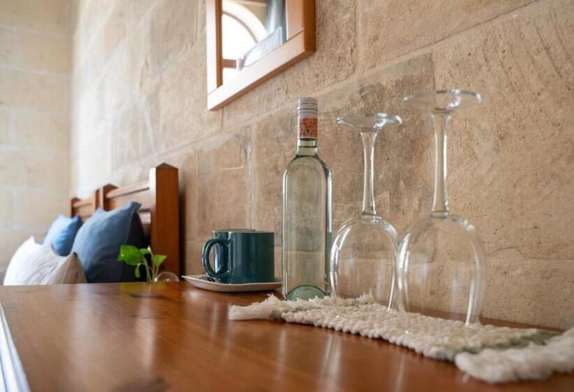 اتاق لوکس, Laremi Gozo B&b
