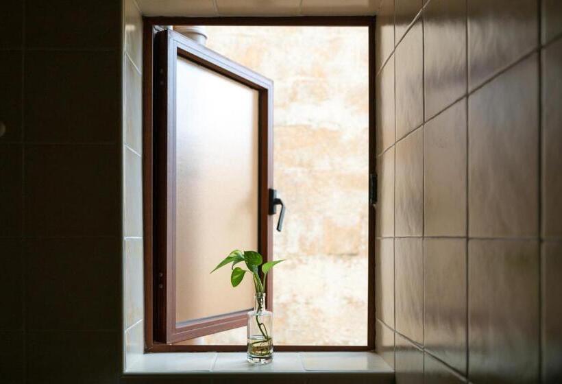 اتاق لوکس, Laremi Gozo B&b