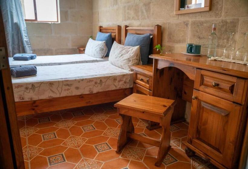 اتاق لوکس, Laremi Gozo B&b