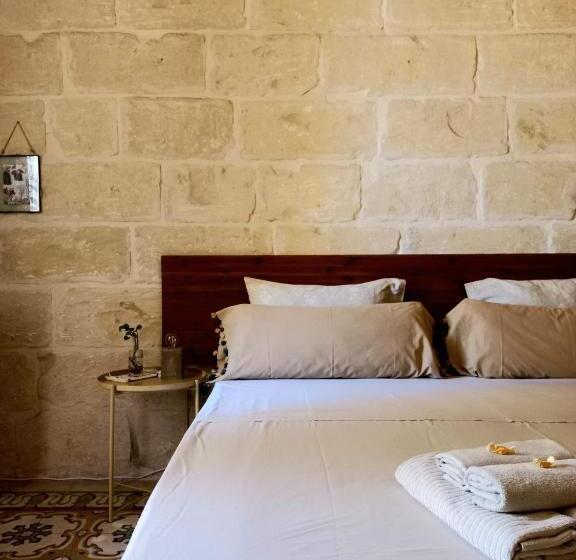 اتاق سوپریور, Laremi Gozo B&b