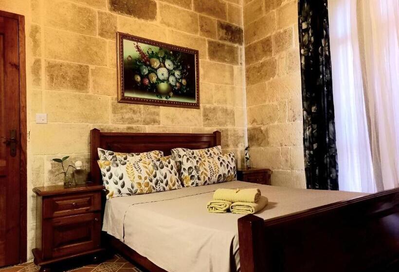 اتاق استاندارد با بالکن, Laremi Gozo B&b