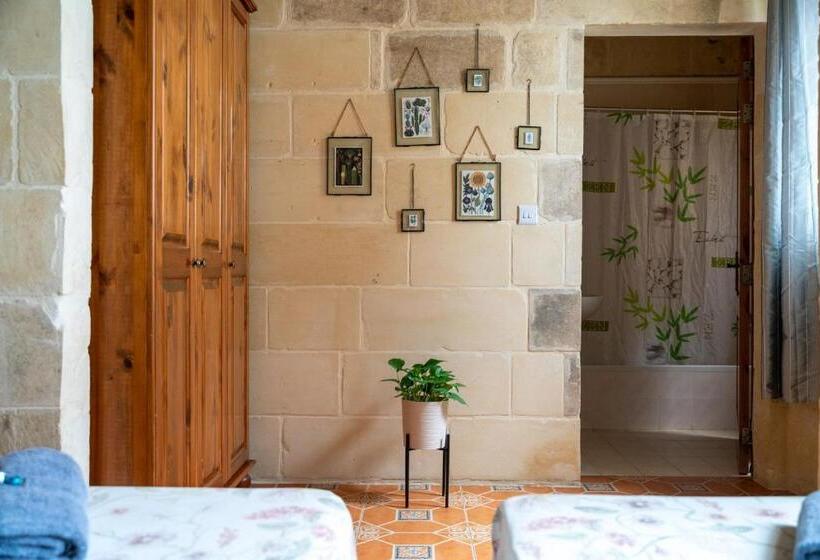 اتاق لوکس, Laremi Gozo B&b