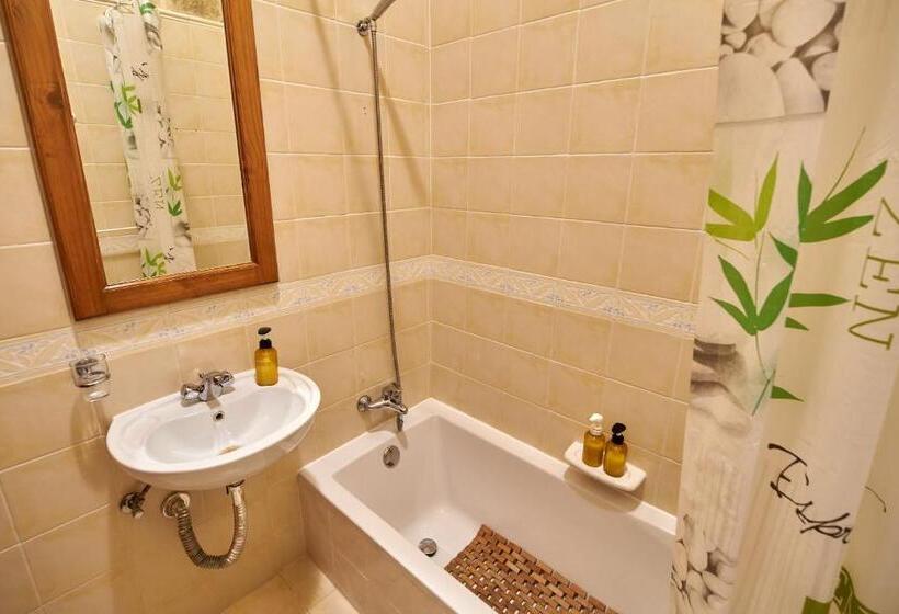 اتاق لوکس, Laremi Gozo B&b