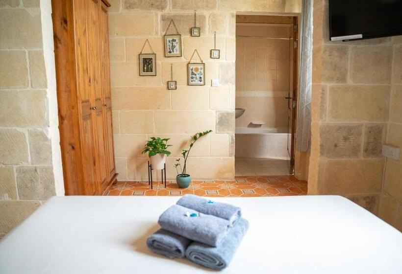 اتاق لوکس, Laremi Gozo B&b