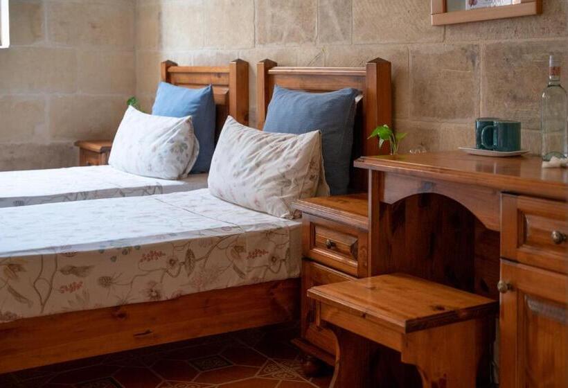 اتاق لوکس, Laremi Gozo B&b