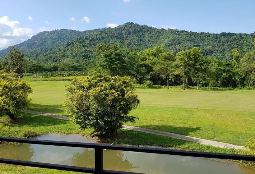 スーペリアースイート, The Midst@ Royal Hills Nakornayok