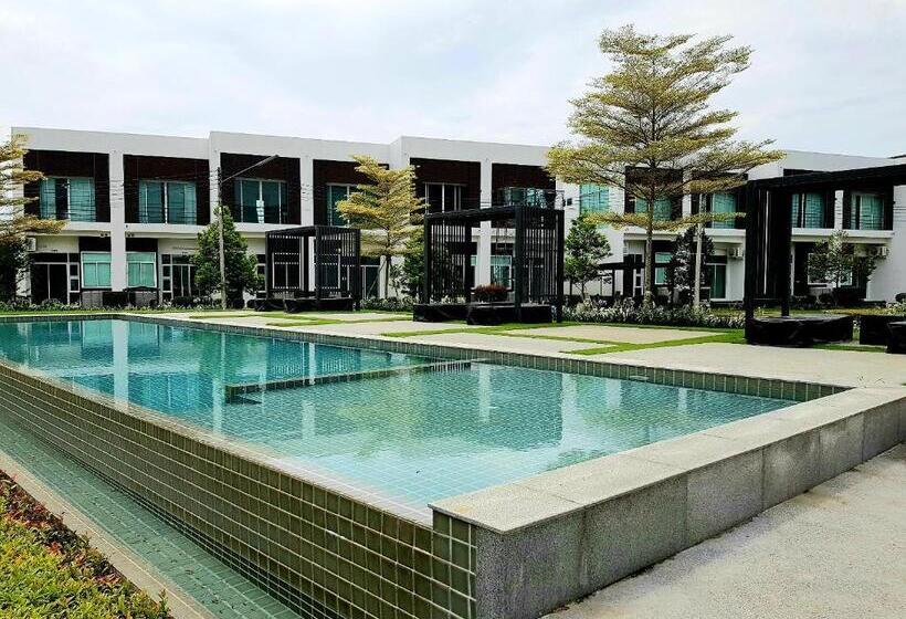 デラックススタジオ, The Midst@ Royal Hills Nakornayok