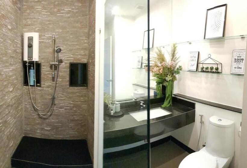 スーペリアールーム, The Midst@ Royal Hills Nakornayok