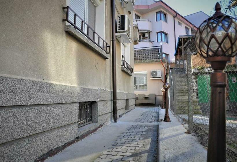 标准单人间共用浴室, Ema Artistic House