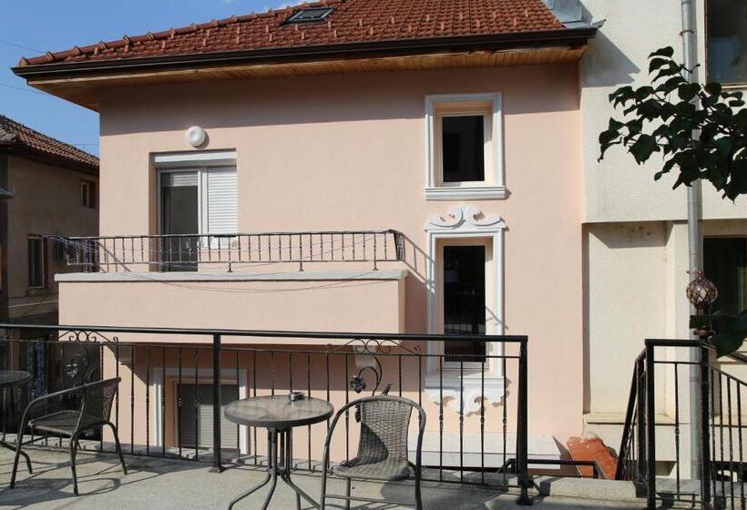 带共用浴室的标准房间, Ema Artistic House