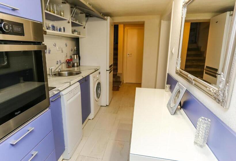 标准单人间共用浴室, Ema Artistic House