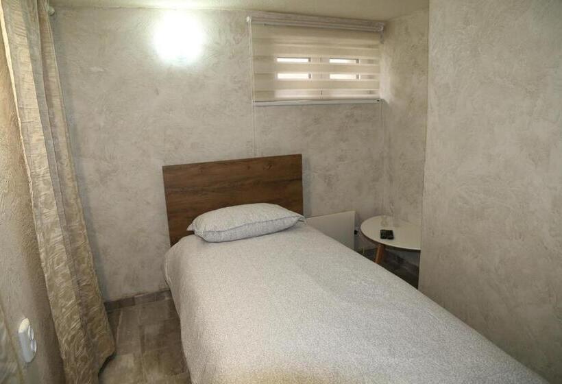 标准单人间共用浴室, Ema Artistic House