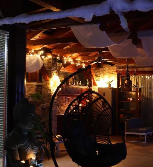 וילה עם חדר שינה אחד ובריכת שחיה, Barackos Wellness Villa Fót