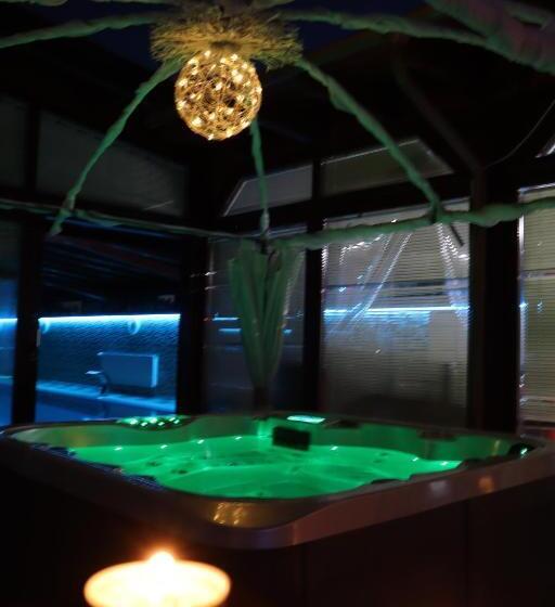 וילה עם חדר שינה אחד ובריכת שחיה, Barackos Wellness Villa Fót