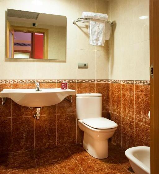 Номер Стандарт Трехместный, Hostal Rio Selmo