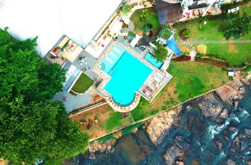 Deluxe room with river view, Elephant Bay