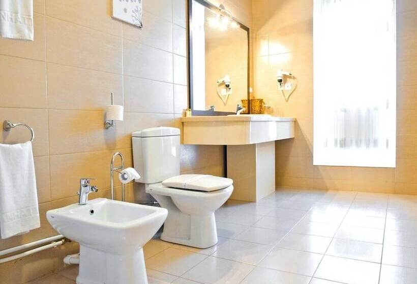 سوئیت پرزیدنت, Manhattan Hotel & Restaurant