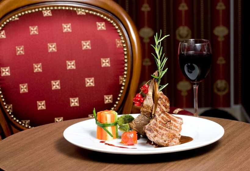سوئیت پرزیدنت, Manhattan Hotel & Restaurant