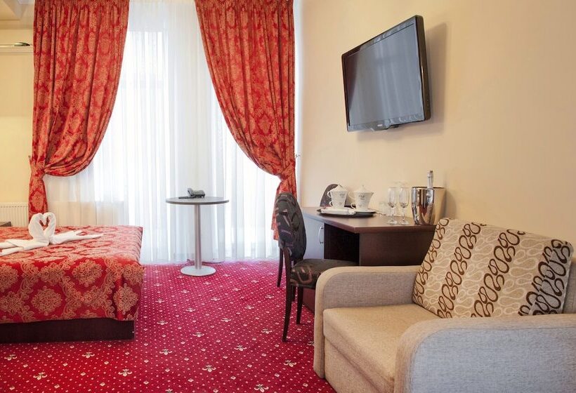 سوئیت پرزیدنت, Manhattan Hotel & Restaurant