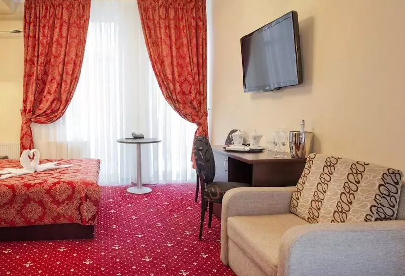 سوئیت پرزیدنت, Manhattan Hotel & Restaurant