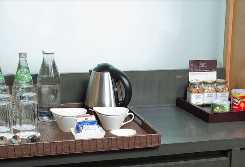 سوئیت کلاب, Meluha The Fern