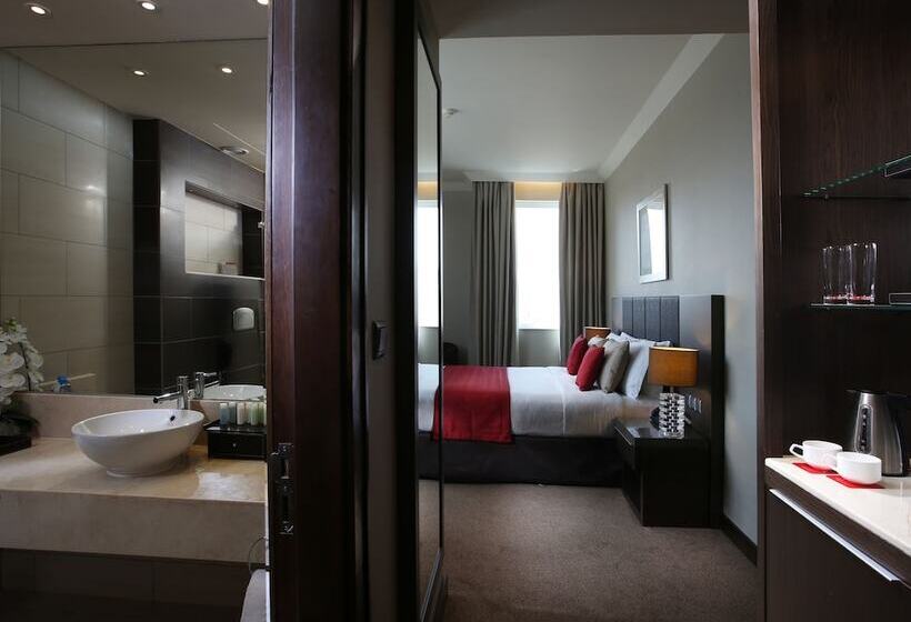 Номер Deluxe, Ramada Downtown Abu Dhabi