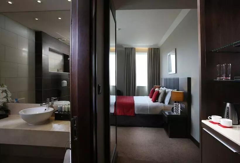 デラックスルーム, Ramada Downtown Abu Dhabi