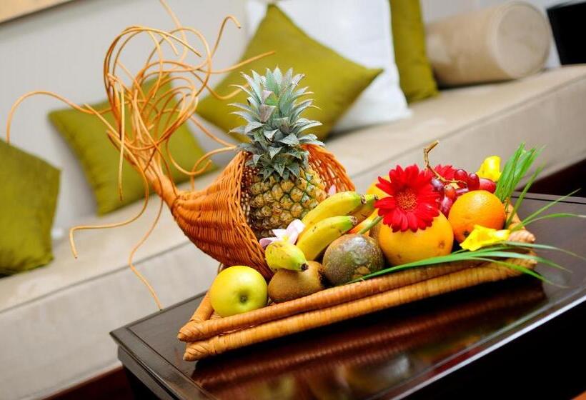 غرفة دور أخير, Le Cardinal Exclusive Resort