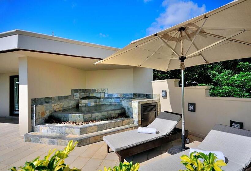 غرفة دور أخير, Le Cardinal Exclusive Resort