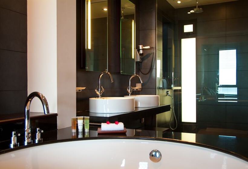 جناح جونيور, Le Cardinal Exclusive Resort