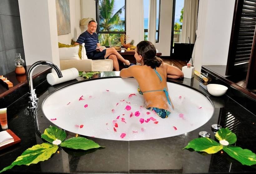 غرفة دور أخير, Le Cardinal Exclusive Resort