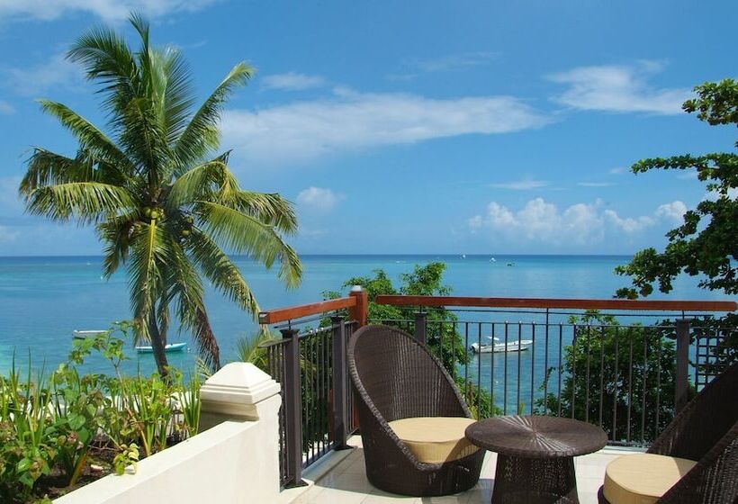 غرفة دور أخير, Le Cardinal Exclusive Resort