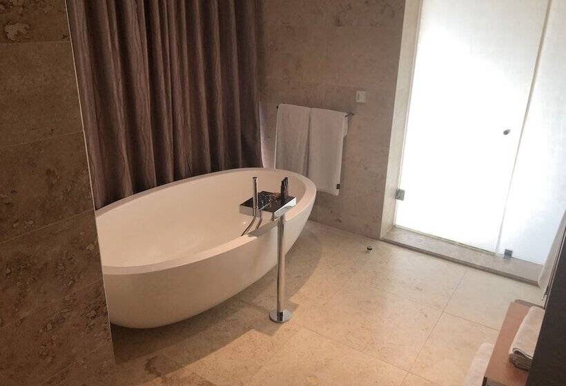 اتاق کلاب, Oubaai Hotel Golf & Spa