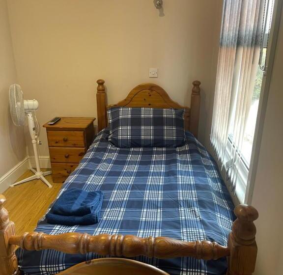 اتاق استاندارد یک نفره, Abbey Guest House