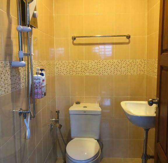 חדר אקונומי, Ruen Thai Ban Rim Nam