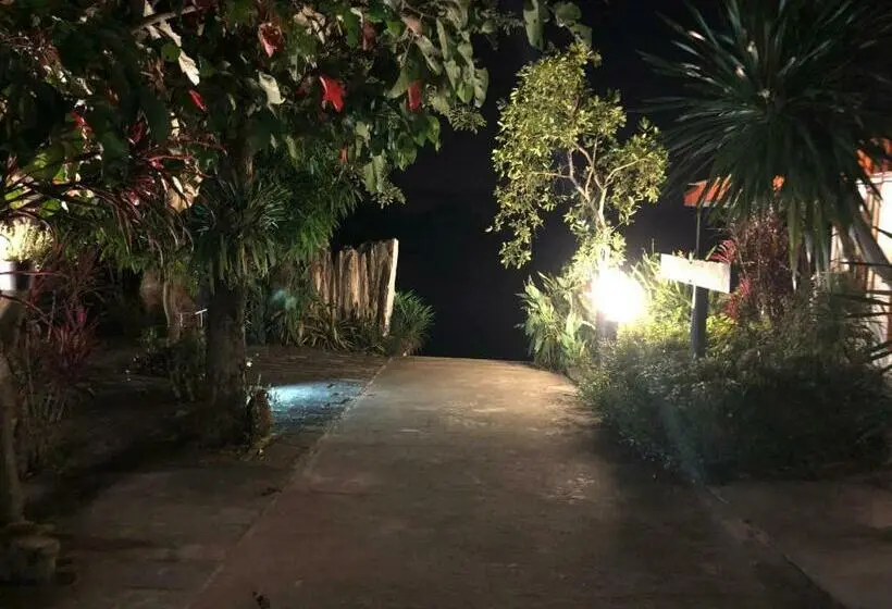 خانه 2 خوابه, Ruen Thai Ban Rim Nam