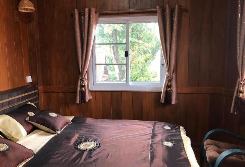 חדר אקונומי, Ruen Thai Ban Rim Nam