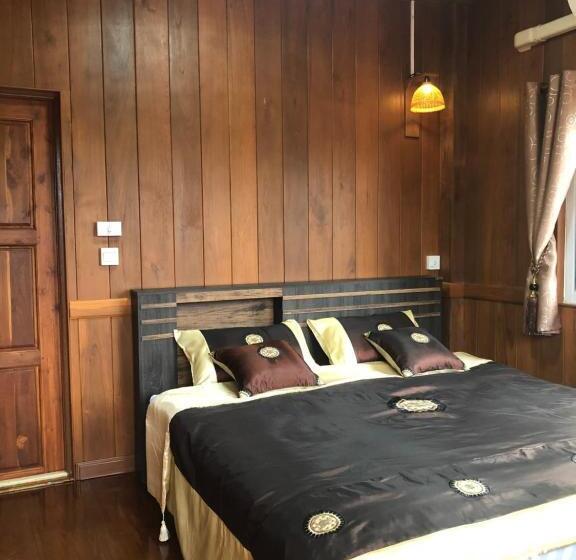 חדר אקונומי, Ruen Thai Ban Rim Nam