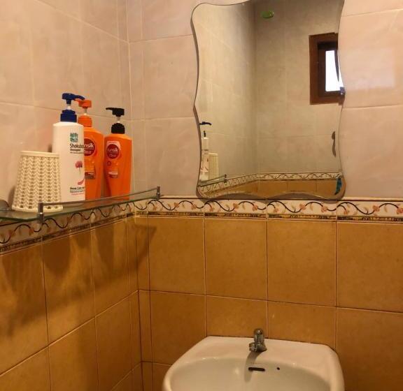 בית, 2 חדרי שינה, Ruen Thai Ban Rim Nam