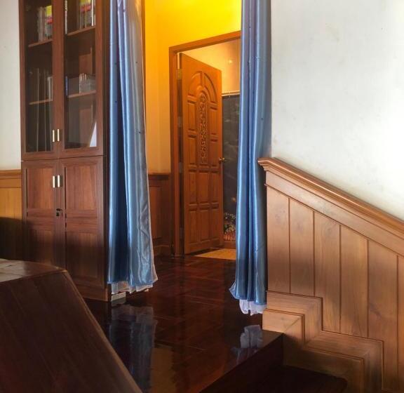 בית, 2 חדרי שינה, Ruen Thai Ban Rim Nam