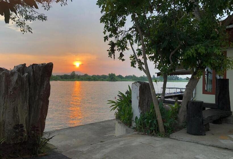 בית, 2 חדרי שינה, Ruen Thai Ban Rim Nam