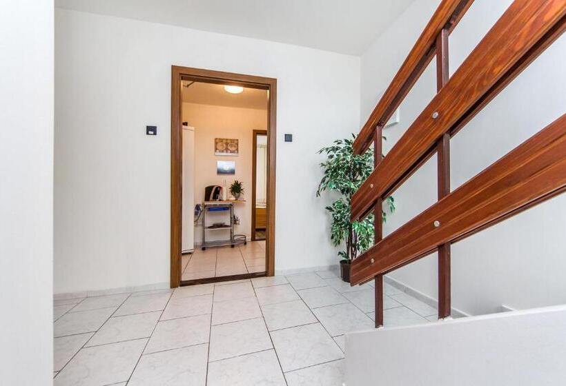 스탠다드 트리플 룸, Pension Milada