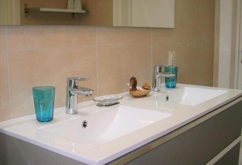 Quarto Estandar, Liry S Home