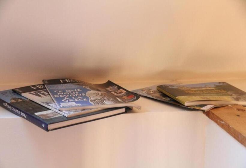 غرفة عائلية, Maison St Mayeul