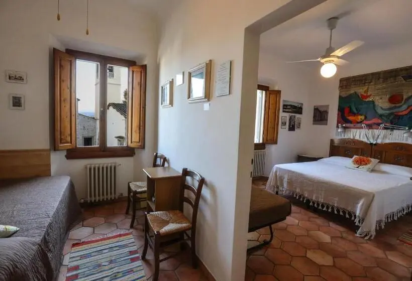 スタンダードトリプルルームの外観-バスルーム, B&b La Pieve   Locanda Per Viandanti