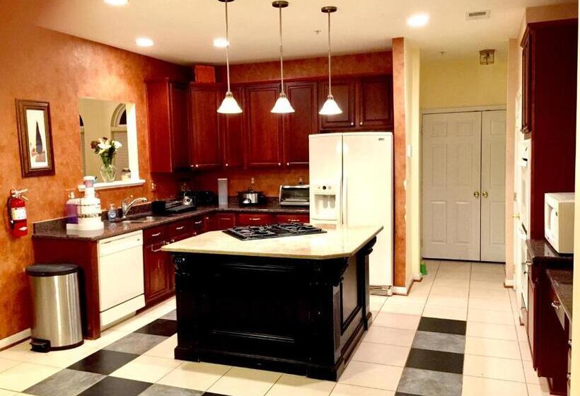 Номер Стандарт, Premier National Harbor House